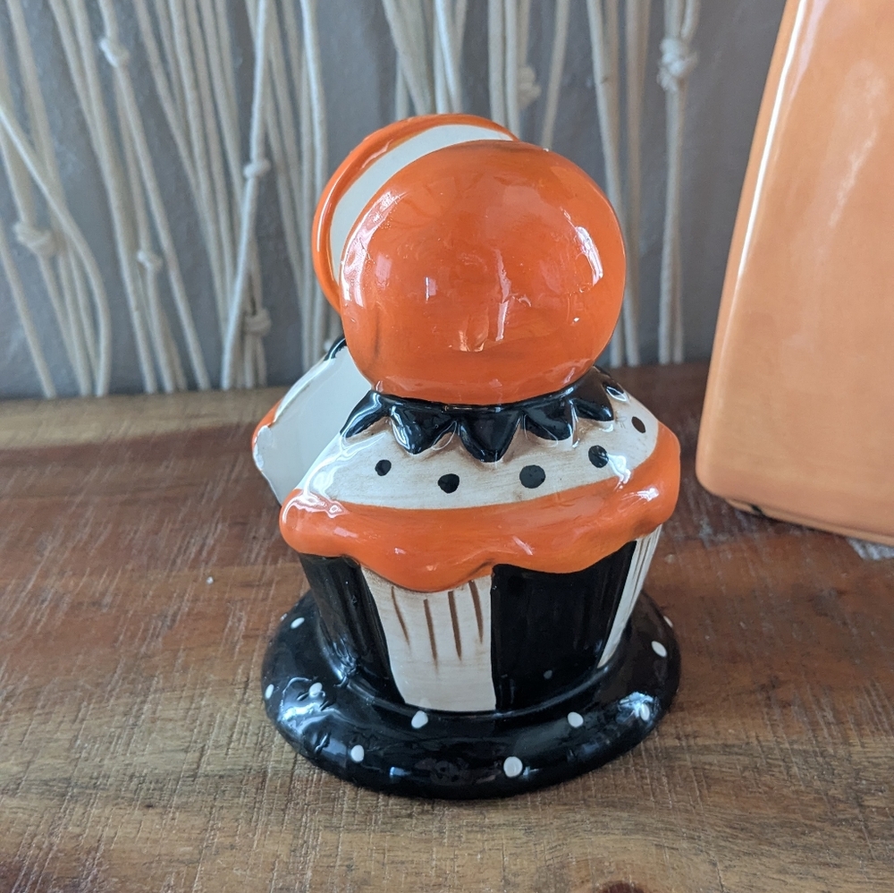 JOHANNA PARKER DESING HALLOWEEN CUPCAKE PUMPKIN VINTAGE STYLE NAPKIN HOLDER - Picture 4 of 5